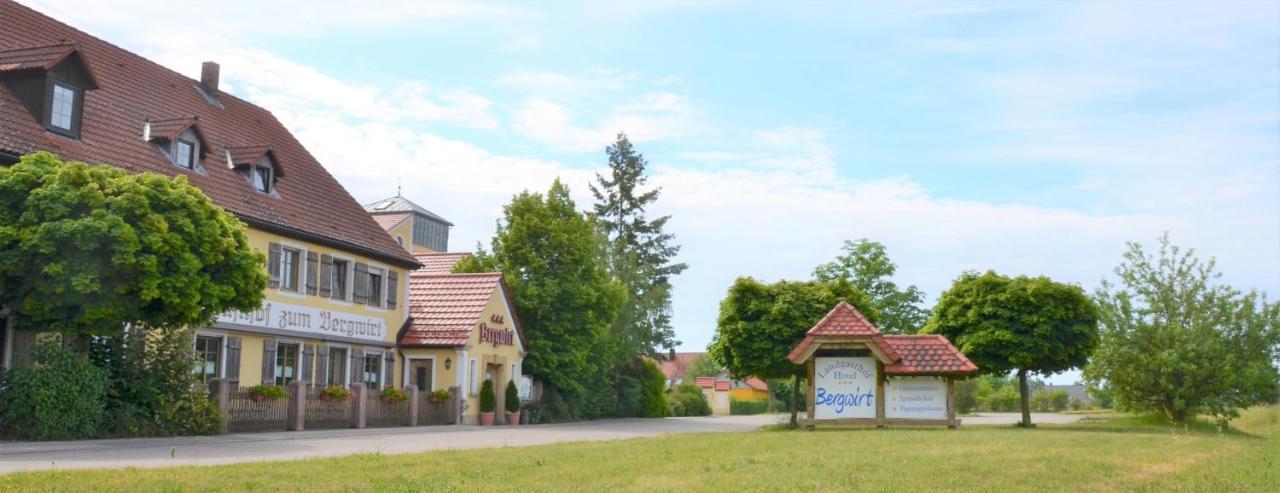 Hotel Bergwirt Herrieden Buitenkant foto