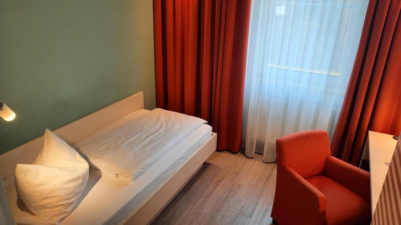 Hotel Bergwirt Herrieden Buitenkant foto