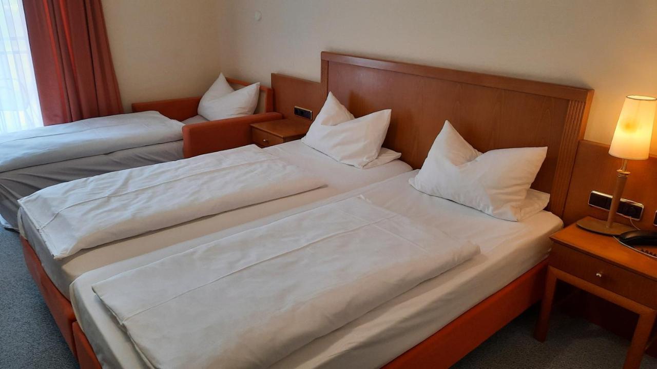 Hotel Bergwirt Herrieden Buitenkant foto